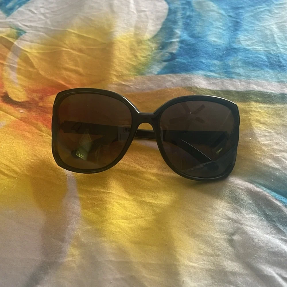 Elegant Black Sunglasses